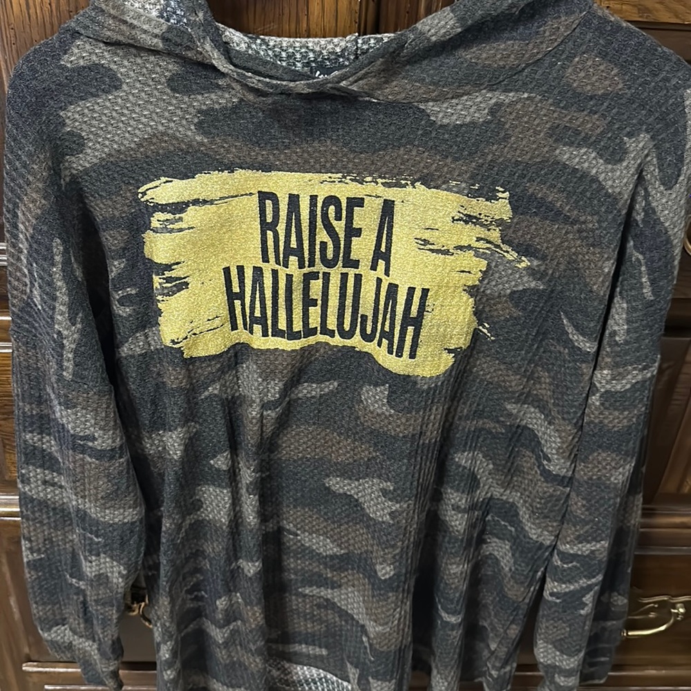 Hooded lightweight shirt